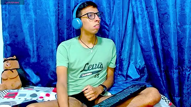 DavTwink3100 online show from March 13, 1:54 am