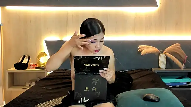 LorenaVarga online show from May 13, 7:21 pm