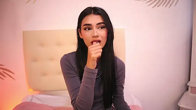 Scarlett Keller online show from November 3, 7:50 pm