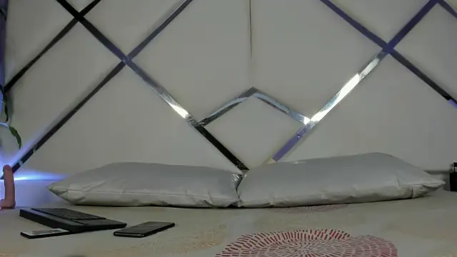 Emiliano Reyes online show from October 29, 3:27 am