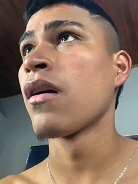 Emiliano Reyes online show from December 20, 2:36 am