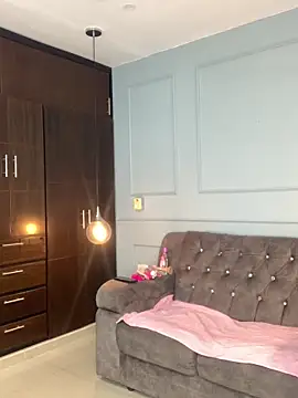 Orianabluee  online show from November 12, 3:21 am