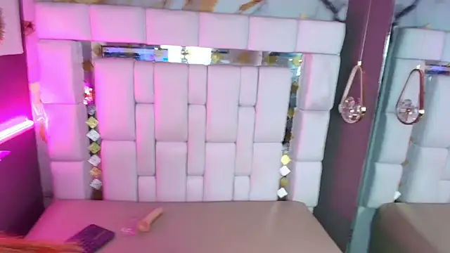 sara lane  online show from November 7, 9:41 pm