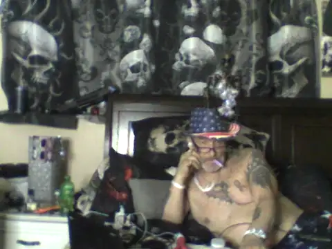 Snapshot of bigdaddyrooster chatting on February 12, 3:17 am bigdaddyrooster online show from February 12, 3:17 am