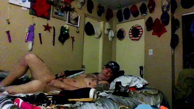 Snapshot of bigdaddyrooster chatting on January 6, 8:13 pm bigdaddyrooster online show from January 6, 8:13 pm