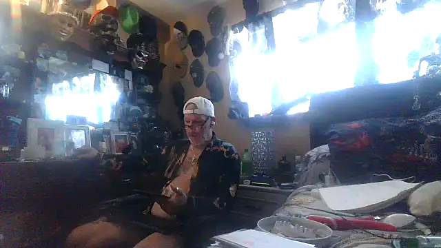 Snapshot of bigdaddyrooster chatting on February 13, 6:19 pm bigdaddyrooster online show from February 13, 6:19 pm