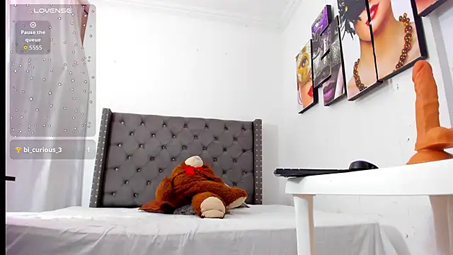 Snapshot of roxy_rebel chatting on September 26, 1:40 pm roxy rebel online show from September 26, 1:40 pm