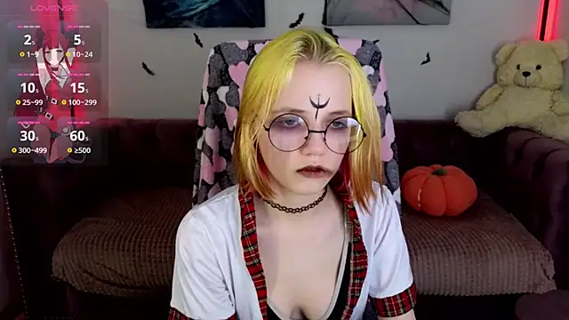 Snapshot of MitaSide chatting on October 31, 8:38 pm MitaSide online show from October 31, 8:38 pm