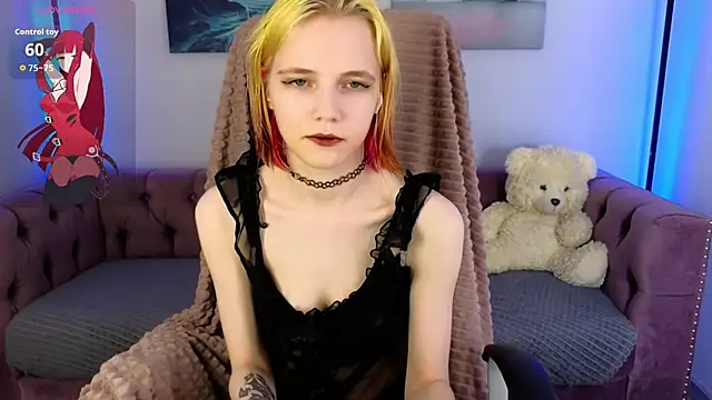 Snapshot of MitaSide chatting on November 22, 8:29 pm MitaSide online show from November 22, 8:29 pm