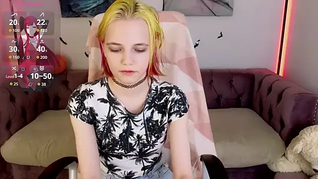 Snapshot of MitaSide chatting on October 21, 8:19 pm MitaSide online show from October 21, 8:19 pm