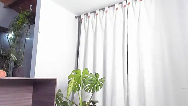 valeriahornier online show from May 7, 11:52 pm