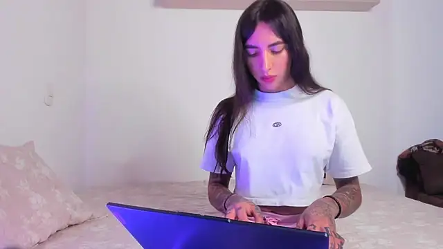 valeriahornier online show from April 21, 1:42 am