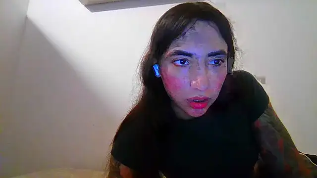 Snapshot of valeriahornier chatting on July 22, 12:01 am valeriahornier online show from July 22, 12:01 am