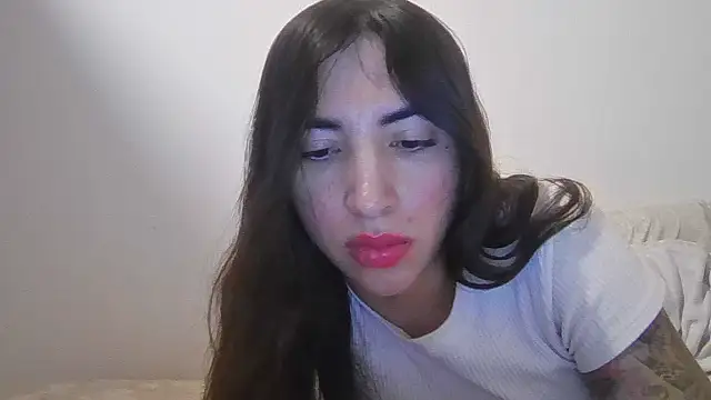 Snapshot of valeriahornier chatting on June 19, 4:18 am valeriahornier online show from June 19, 4:18 am