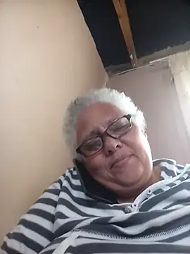 juicyboode online show from October 28, 9:41 am