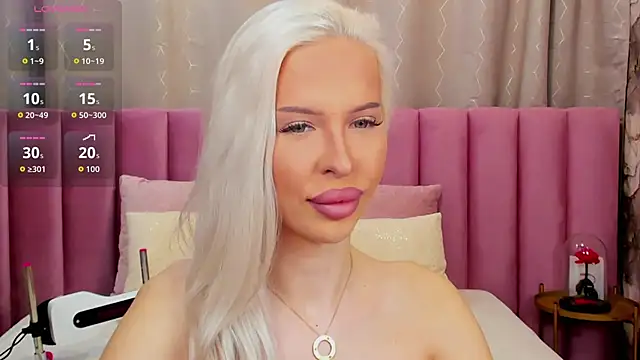 Snapshot of KailaCrystall chatting on December 4, 1:37 am KailaCrystall online show from December 4, 1:37 am