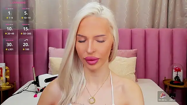 Snapshot of KailaCrystall chatting on December 2, 1:39 am KailaCrystall online show from December 2, 1:39 am