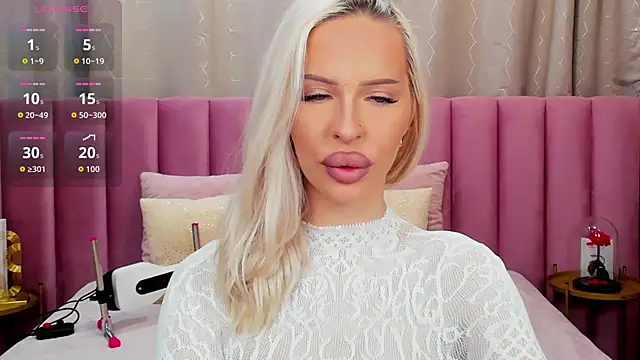 Snapshot of KailaCrystall chatting on November 23, 1:15 am KailaCrystall online show from November 23, 1:15 am