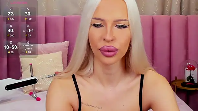 Snapshot of KailaCrystall chatting on November 17, 1:31 am KailaCrystall online show from November 17, 1:31 am