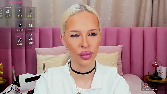 Snapshot of KailaCrystall chatting on November 12, 1:43 am KailaCrystall online show from November 12, 1:43 am