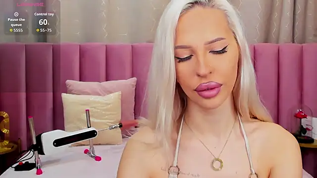 Snapshot of KailaCrystall chatting on November 13, 1:31 am KailaCrystall online show from November 13, 1:31 am