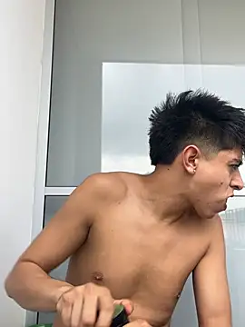 motomotoboy online show from March 3, 8:38 pm