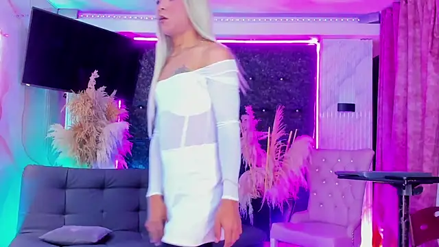 Queens Wonders Blonders online show from May 15, 9:18 am