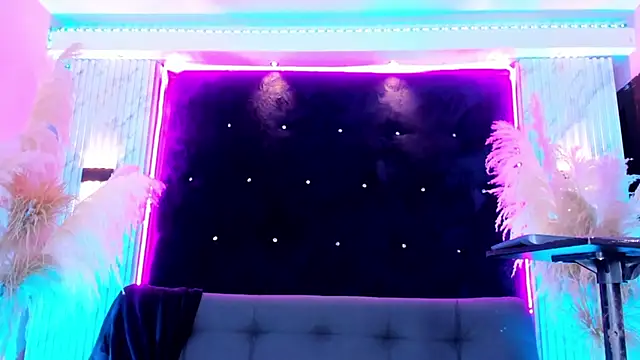 Queens Wonders Blonders online show from November 2, 8:19 am