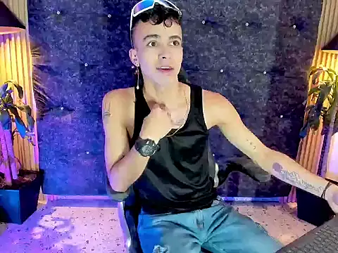 the fenix boy online show from October 18, 9:06 pm