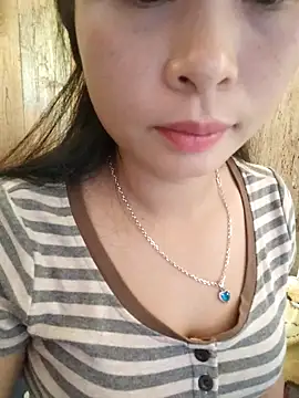 Snapshot of Squirrel-Pear chatting on November 8, 12:58 am Squirrel-Pear online show from November 8, 12:58 am