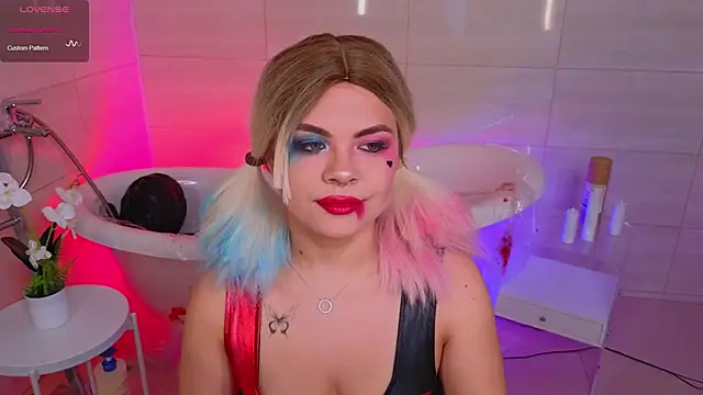 Miss Delia online show from October 31, 2:19 am