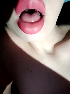 Loveyoudearxq online show from November 18, 8:01 pm