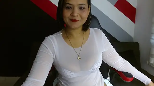 luna merie online show from November 22, 5:45 pm