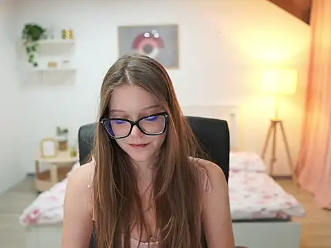 lisa mccoy  online show from October 18, 1:35 pm