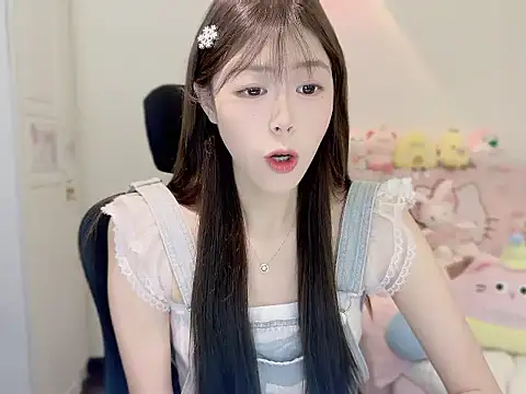 Snapshot of Onecutelittle chatting on October 28, 6:12 am Onecutelittle online show from October 28, 6:12 am