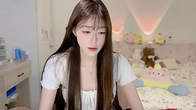 Snapshot of Onecutelittle chatting on November 10, 1:43 am Onecutelittle online show from November 10, 1:43 am