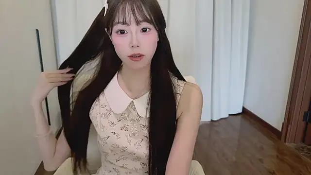 Onecutelittle online show from April 10, 5:14 am