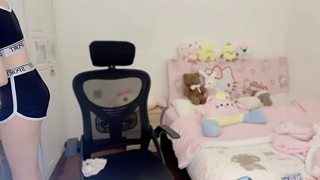 Snapshot of Onecutelittle chatting on November 2, 5:45 am Onecutelittle online show from November 2, 5:45 am