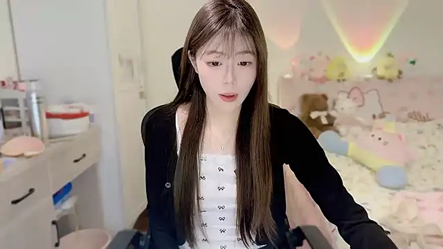 Snapshot of Onecutelittle chatting on November 11, 1:55 am Onecutelittle online show from November 11, 1:55 am