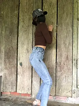 Snapshot of Kylie_beem chatting on November 12, 1:32 am Kylie beem online show from November 12, 1:32 am