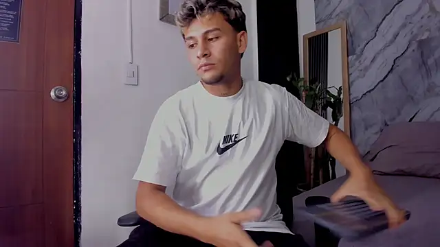 Alan-Smith1 online show from November 14, 7:39 pm