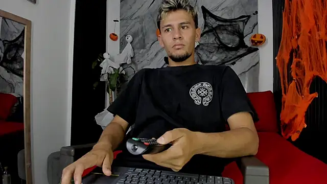 Alan-Smith1 online show from October 21, 7:46 pm