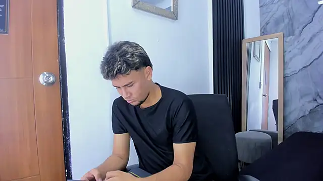 Alan-Smith1 online show from December 1, 7:48 pm