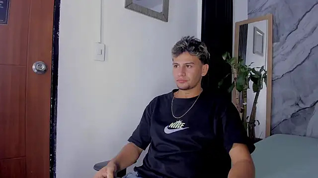 Alan-Smith1 online show from November 15, 7:51 pm