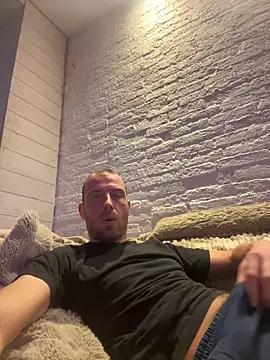 Rotteei1 online show from December 19, 8:38 am