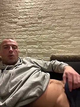 Snapshot of Rotteei1 chatting on February 20, 7:38 pm Rotteei1 online show from February 20, 7:38 pm