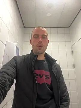 Rotteei1 online show from April 17, 1:36 pm