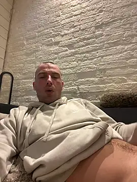 Snapshot of Rotteei1 chatting on February 1, 1:09 pm Rotteei1 online show from February 1, 1:09 pm