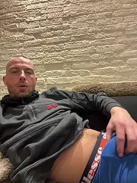 Snapshot of Rotteei1 chatting on February 11, 12:21 am Rotteei1 online show from February 11, 12:21 am