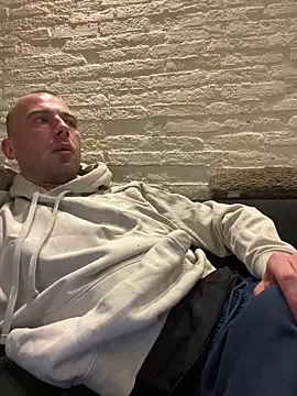 Rotteei1 online show from March 10, 8:29 am